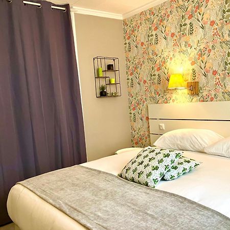Hotel Lou Marques แซ็งต์-มารี-เดอ-ลา-แมร์ ภายนอก รูปภาพ