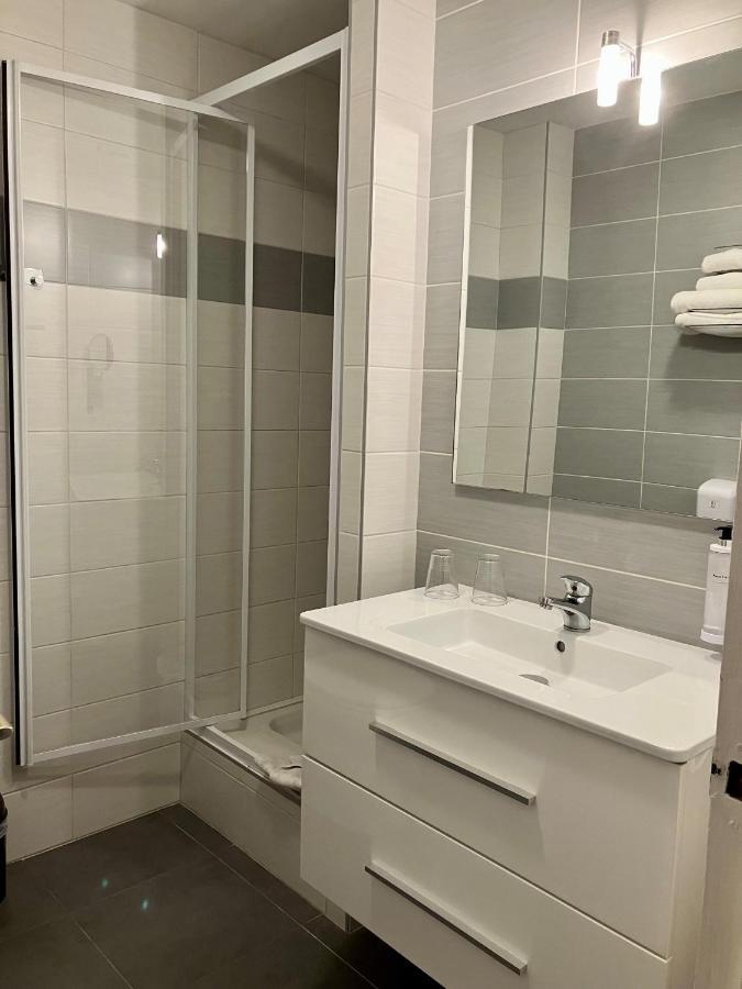 Hotel Lou Marques แซ็งต์-มารี-เดอ-ลา-แมร์ ภายนอก รูปภาพ