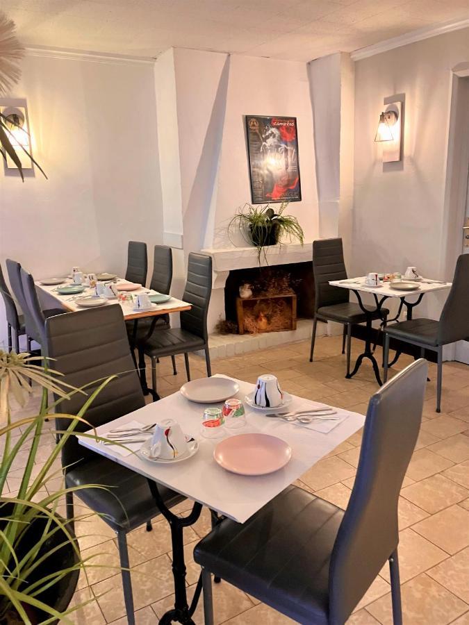 Hotel Lou Marques แซ็งต์-มารี-เดอ-ลา-แมร์ ภายนอก รูปภาพ
