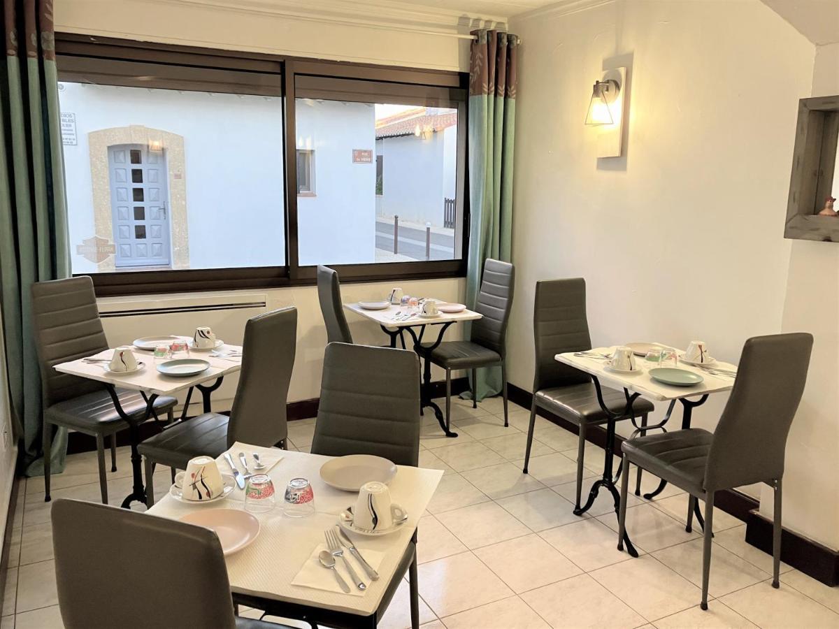 Hotel Lou Marques แซ็งต์-มารี-เดอ-ลา-แมร์ ภายนอก รูปภาพ