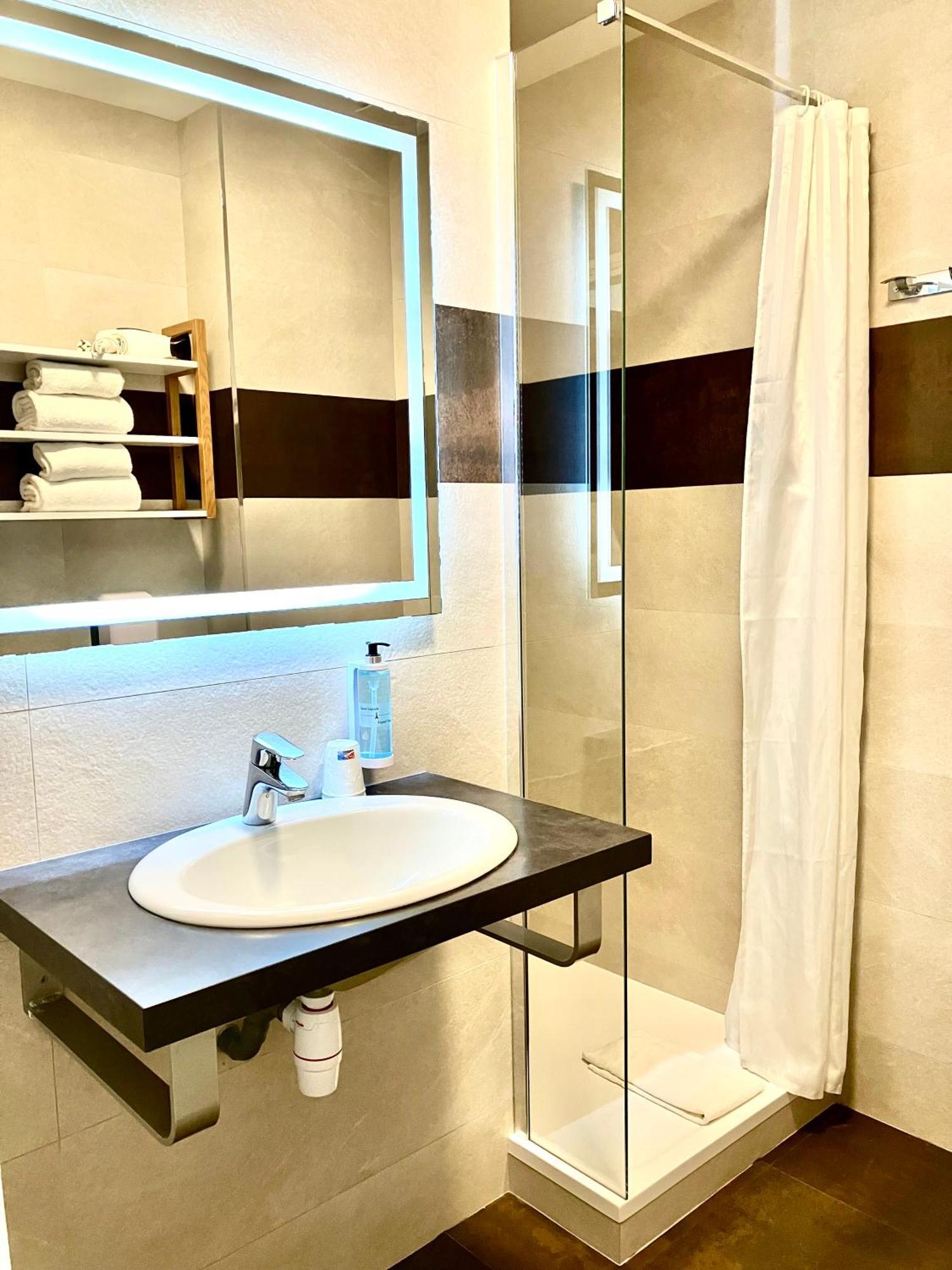Hotel Lou Marques แซ็งต์-มารี-เดอ-ลา-แมร์ ภายนอก รูปภาพ