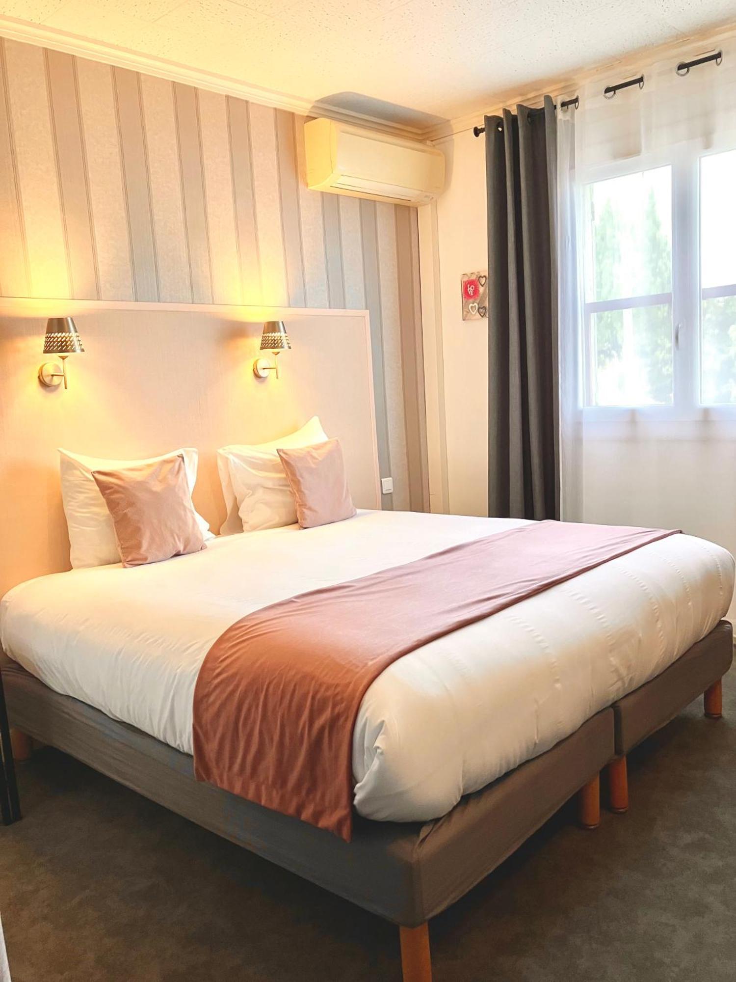 Hotel Lou Marques แซ็งต์-มารี-เดอ-ลา-แมร์ ภายนอก รูปภาพ