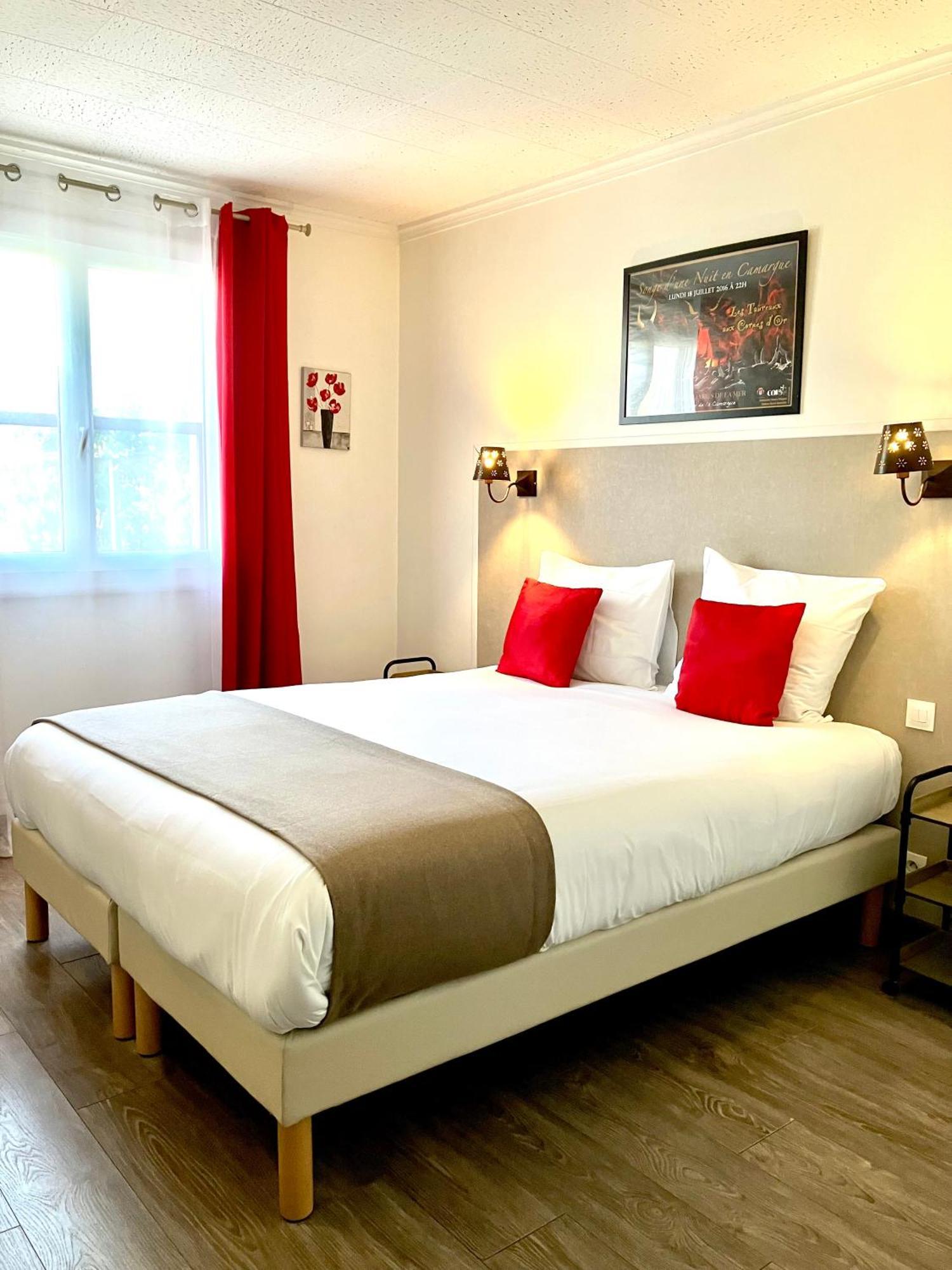 Hotel Lou Marques แซ็งต์-มารี-เดอ-ลา-แมร์ ภายนอก รูปภาพ