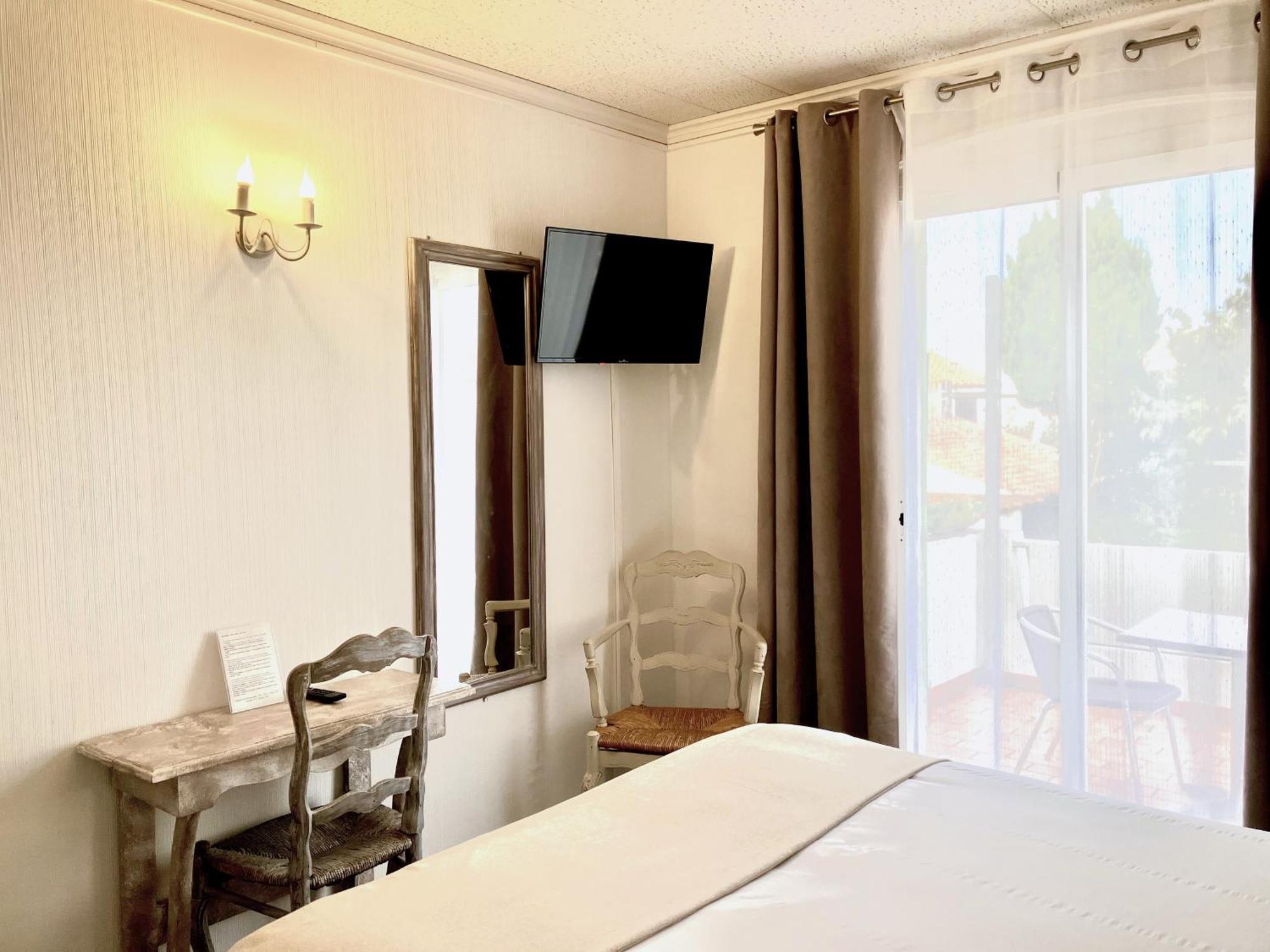 Hotel Lou Marques แซ็งต์-มารี-เดอ-ลา-แมร์ ภายนอก รูปภาพ