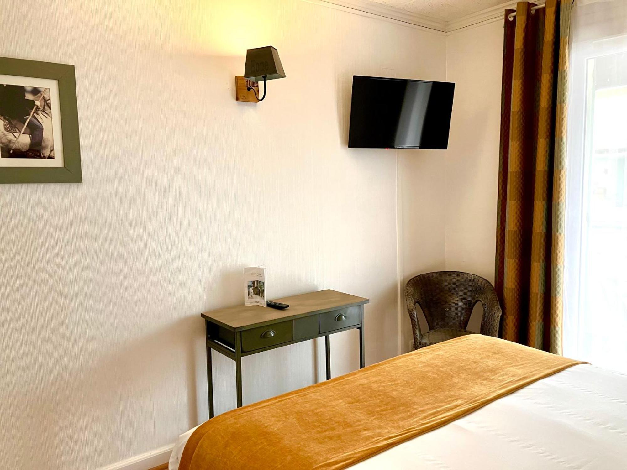 Hotel Lou Marques แซ็งต์-มารี-เดอ-ลา-แมร์ ภายนอก รูปภาพ