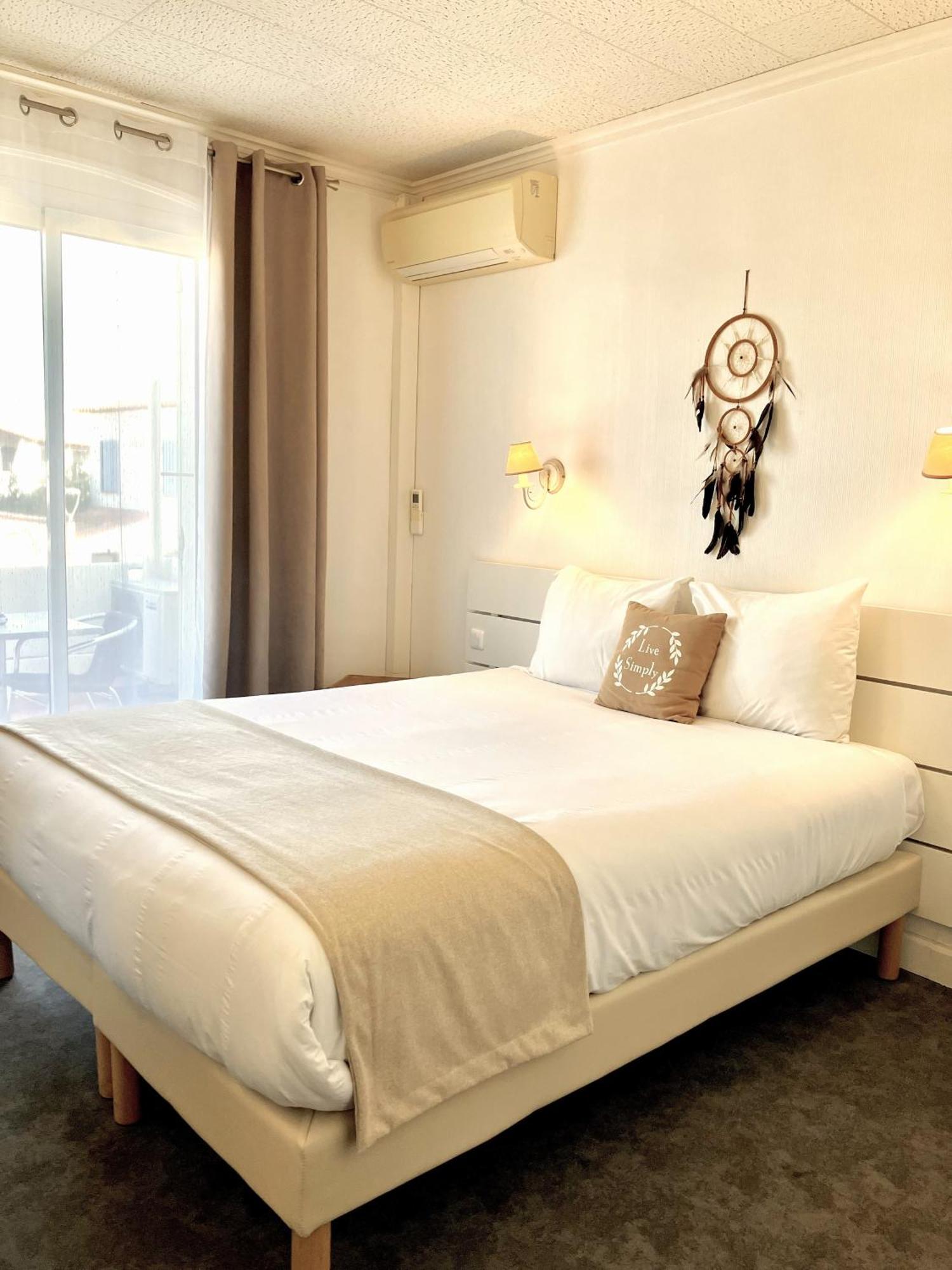 Hotel Lou Marques แซ็งต์-มารี-เดอ-ลา-แมร์ ภายนอก รูปภาพ