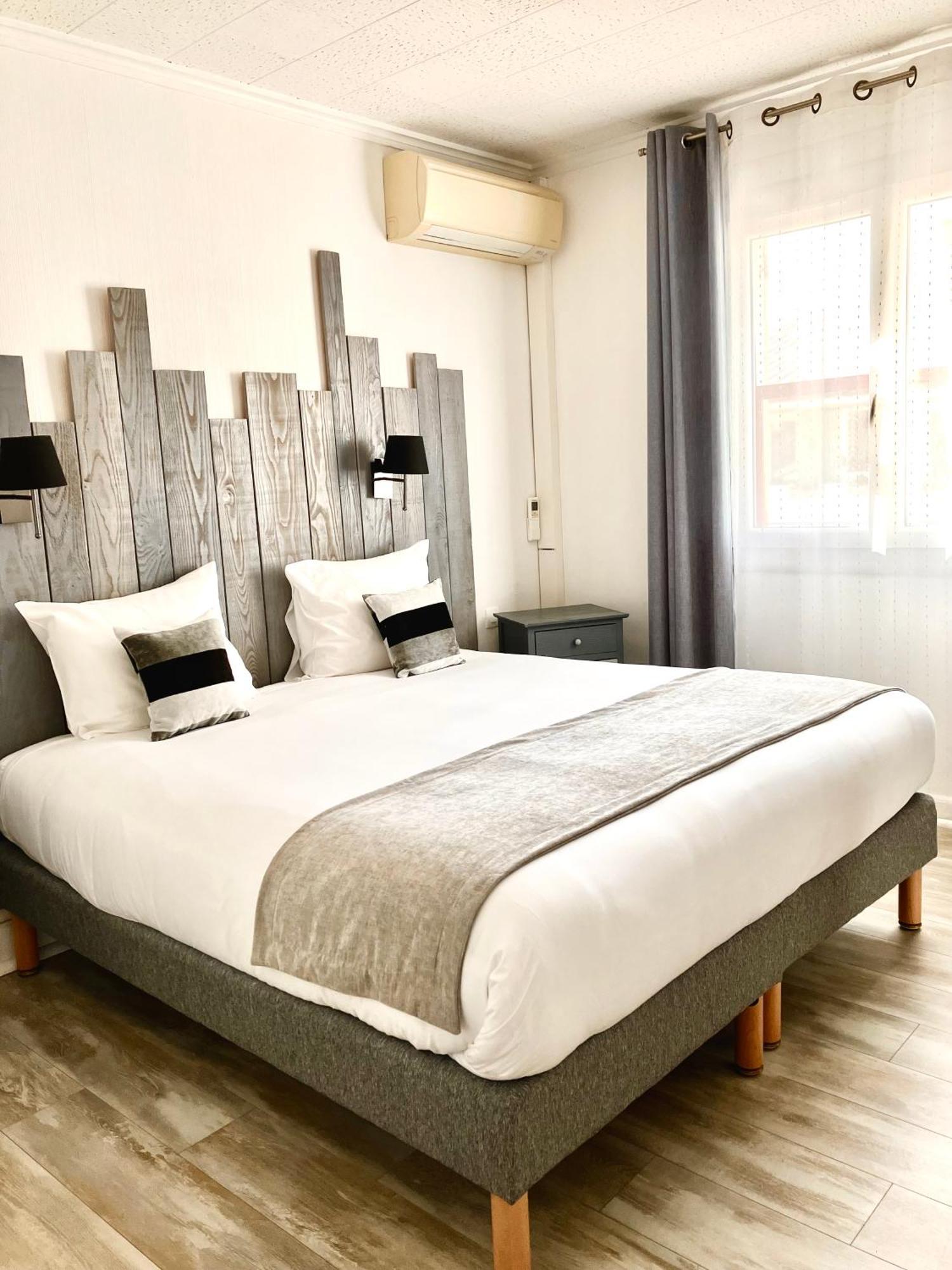 Hotel Lou Marques แซ็งต์-มารี-เดอ-ลา-แมร์ ภายนอก รูปภาพ