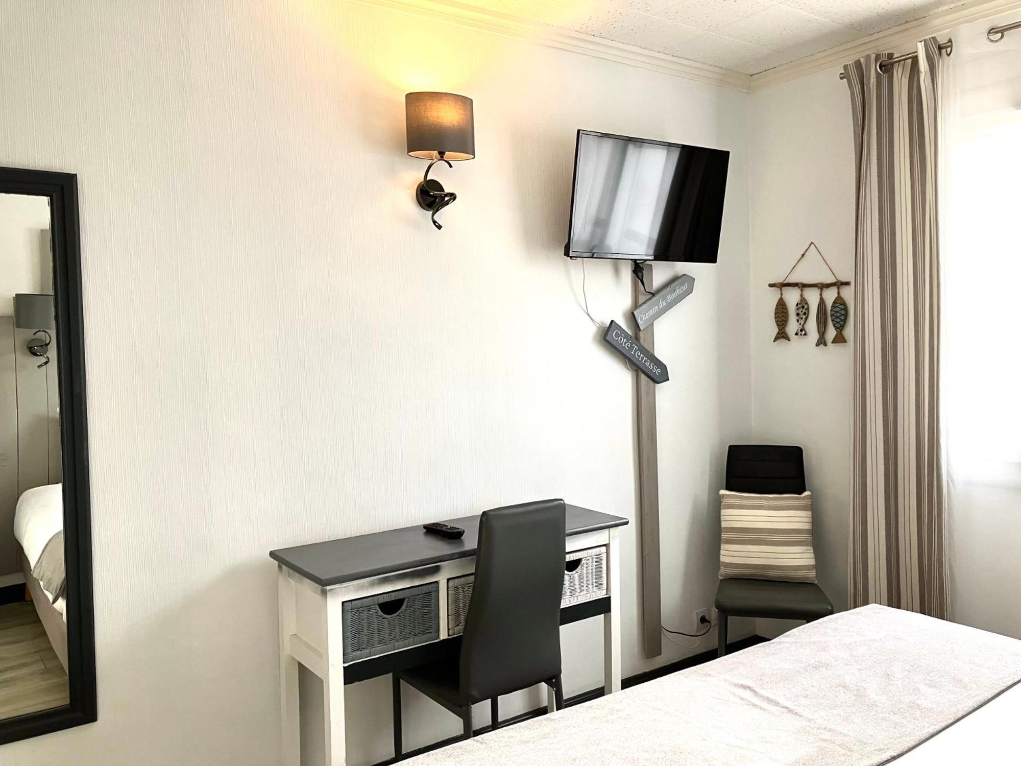 Hotel Lou Marques แซ็งต์-มารี-เดอ-ลา-แมร์ ภายนอก รูปภาพ