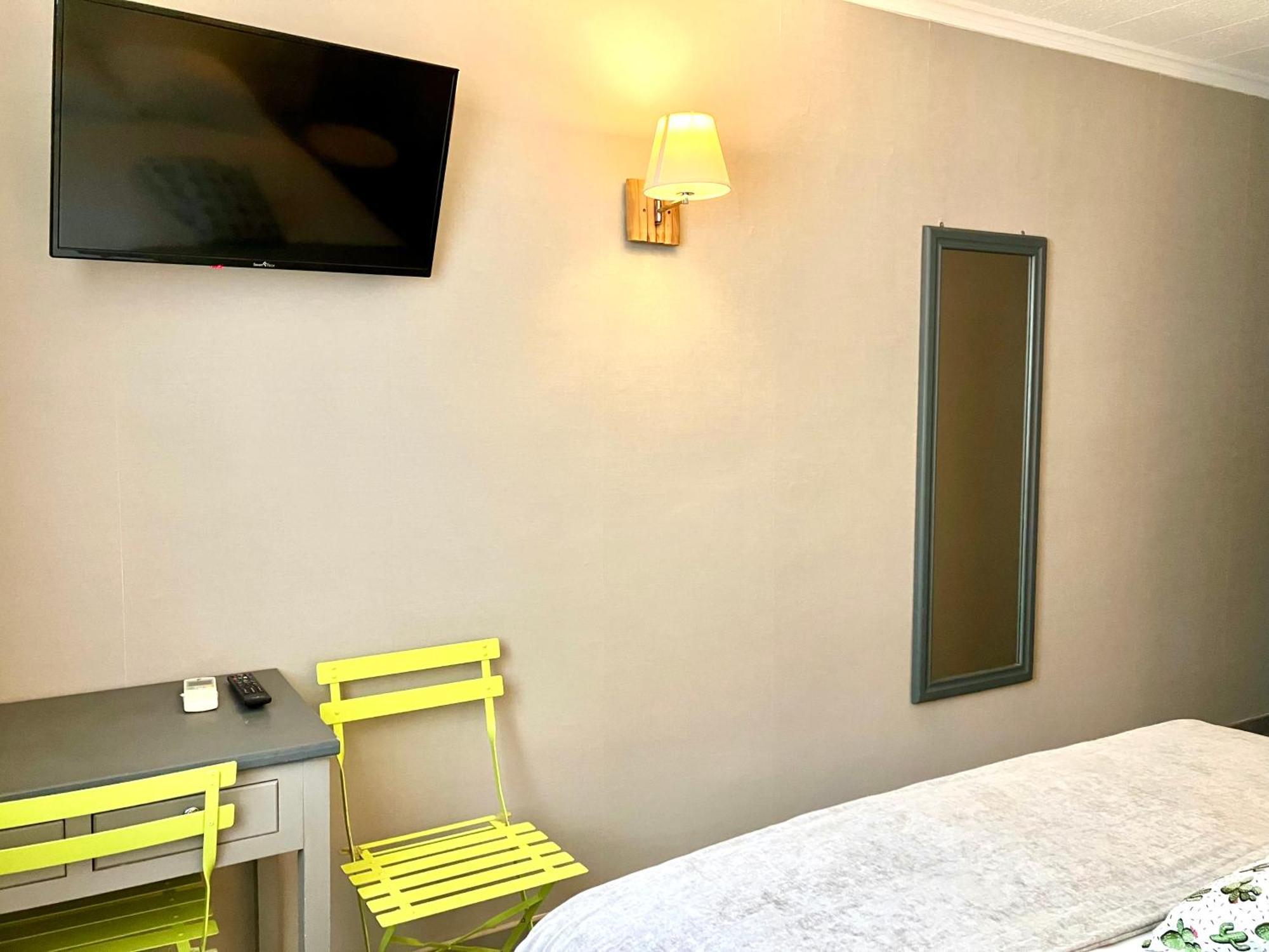 Hotel Lou Marques แซ็งต์-มารี-เดอ-ลา-แมร์ ภายนอก รูปภาพ