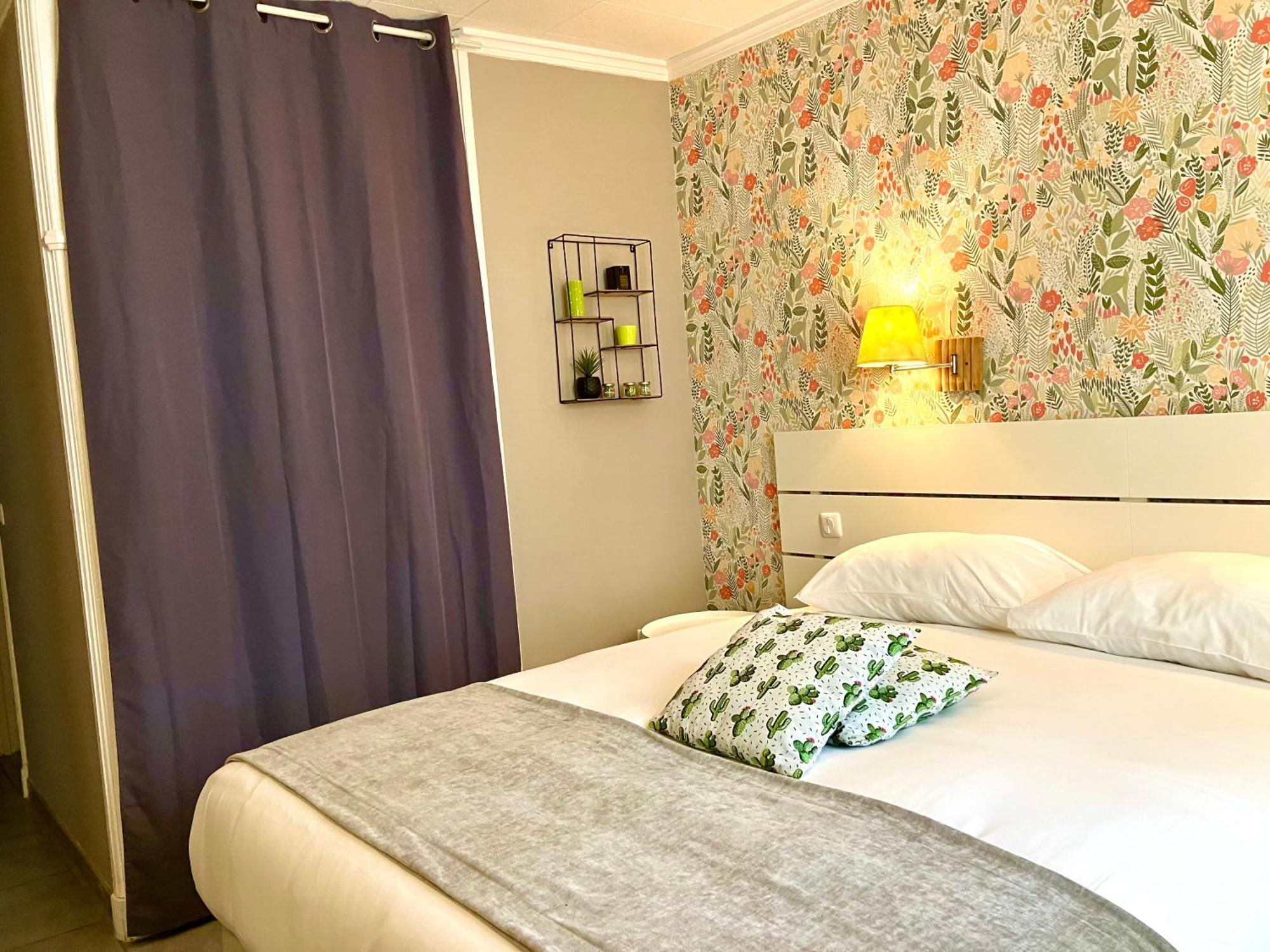 Hotel Lou Marques แซ็งต์-มารี-เดอ-ลา-แมร์ ภายนอก รูปภาพ